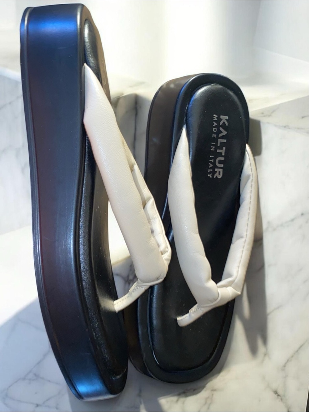 Kaltur Urban Outfitters Puffy Leather Platform Flip Flops Y2K Style sz 9